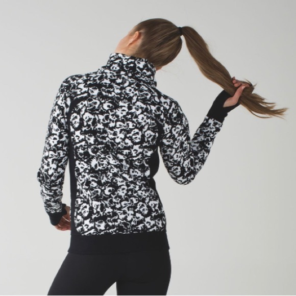 Women's LULULEMON Black & White COZY CUDDLE UP Fitted JACKET  6 - Picture 8 of 9